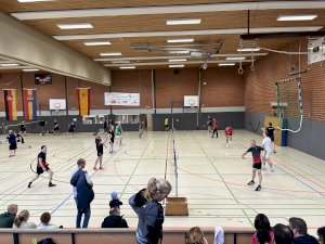 Badminton-Turnier läuft- kommt vorbei